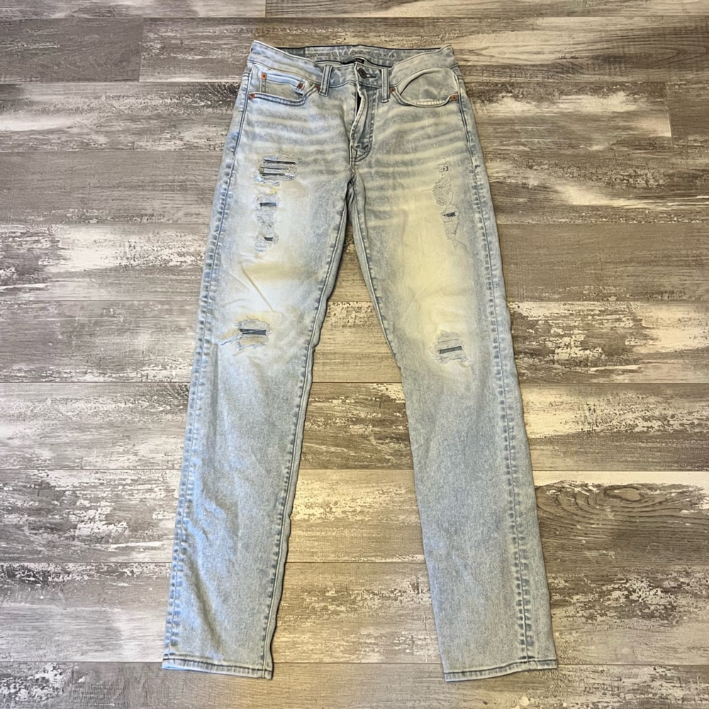 Men’s AirFlex 360 Light Wash Distressed Jeans